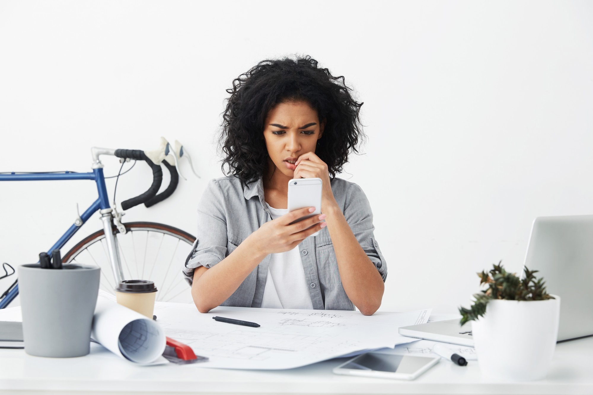 Multi-tasking frustrated photo by freepik.com